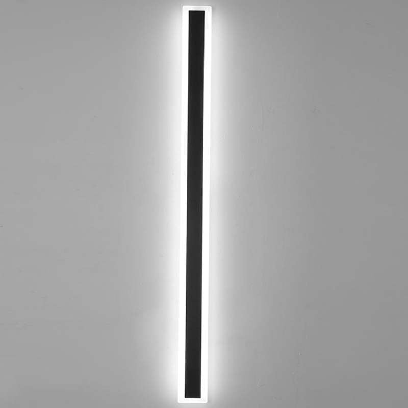 Minimalistische Außenwandleuchte mit Acrylabdeckung von Halvenn
