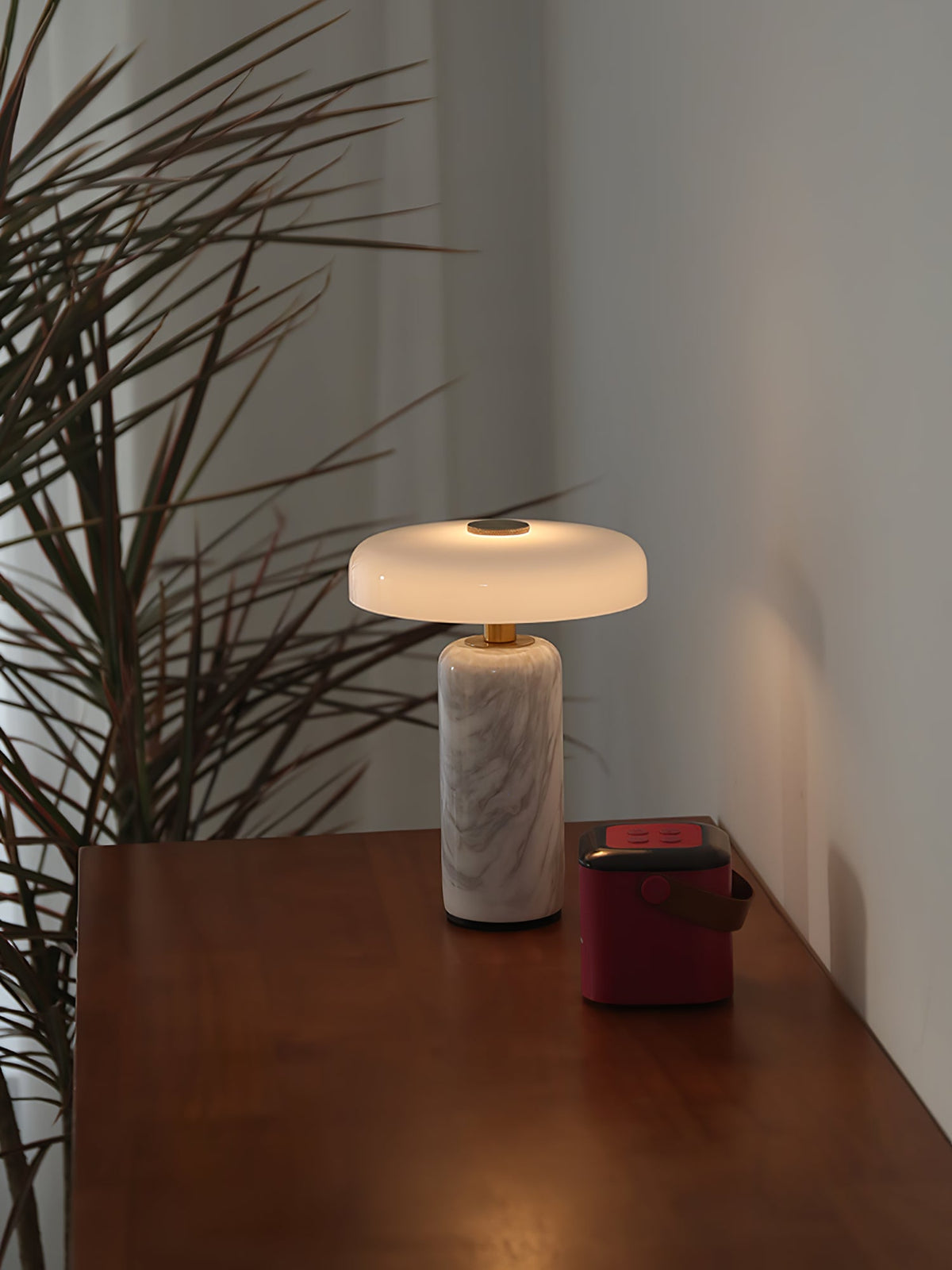 Vestara Art-déco-Marmor-Tischlampe