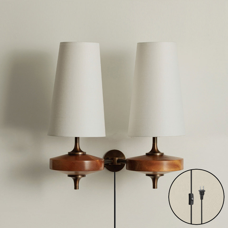 Wandlampe zum Einstecken aus Walnussholz und Messing