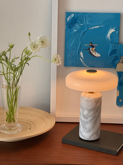 Vestara Art-déco-Marmor-Tischlampe