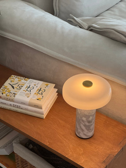 Vestara Art-déco-Marmor-Tischlampe