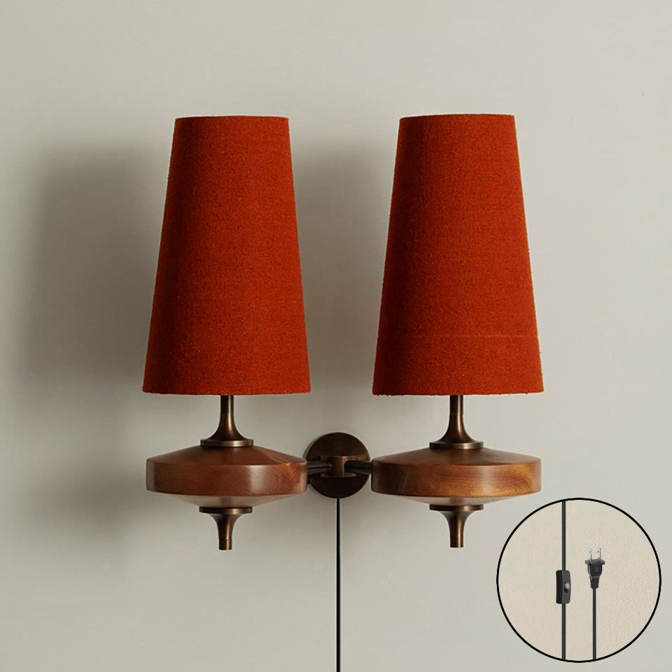 Wandlampe zum Einstecken aus Walnussholz und Messing