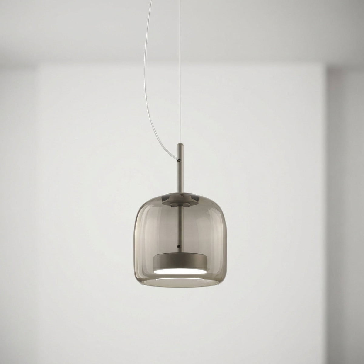 Pendelleuchte mit getöntem Glasschirm in Trommelform