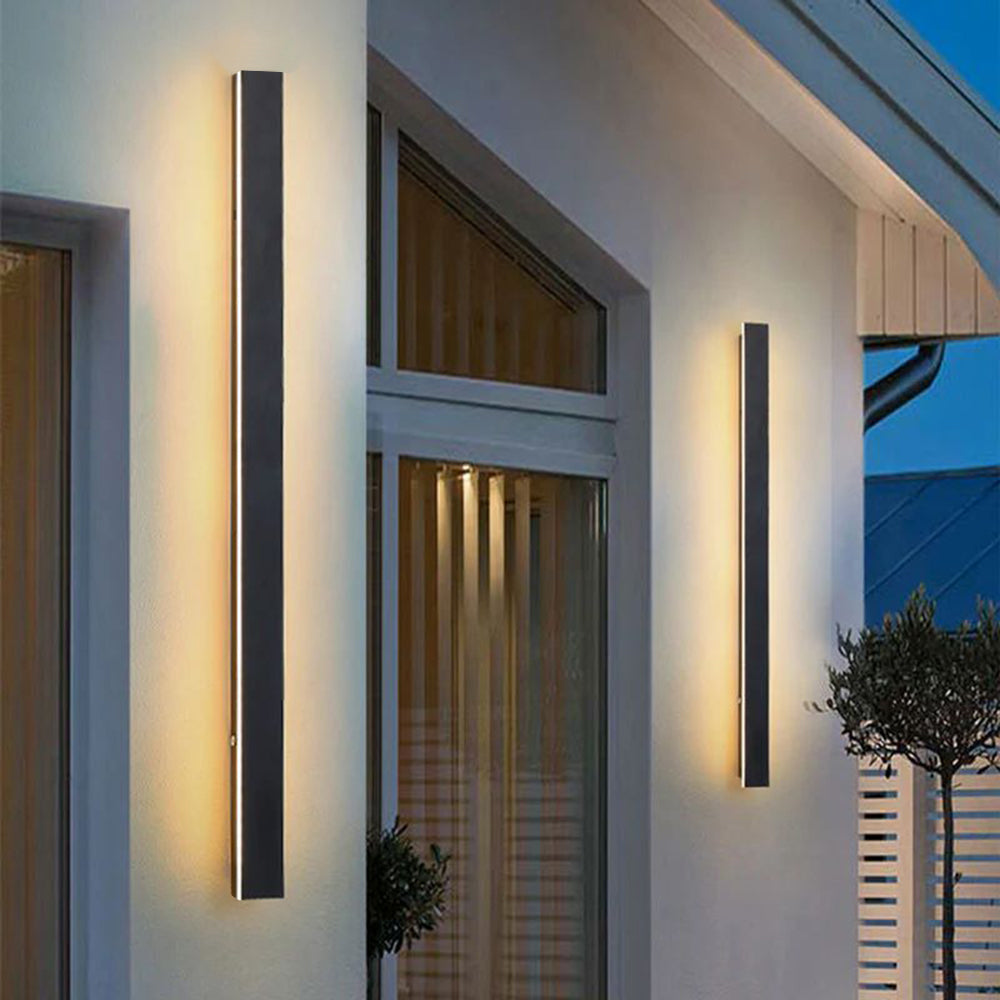 Veldrin minimalistisches, schlankes schwarzes Außen-Wandlicht aus Metall