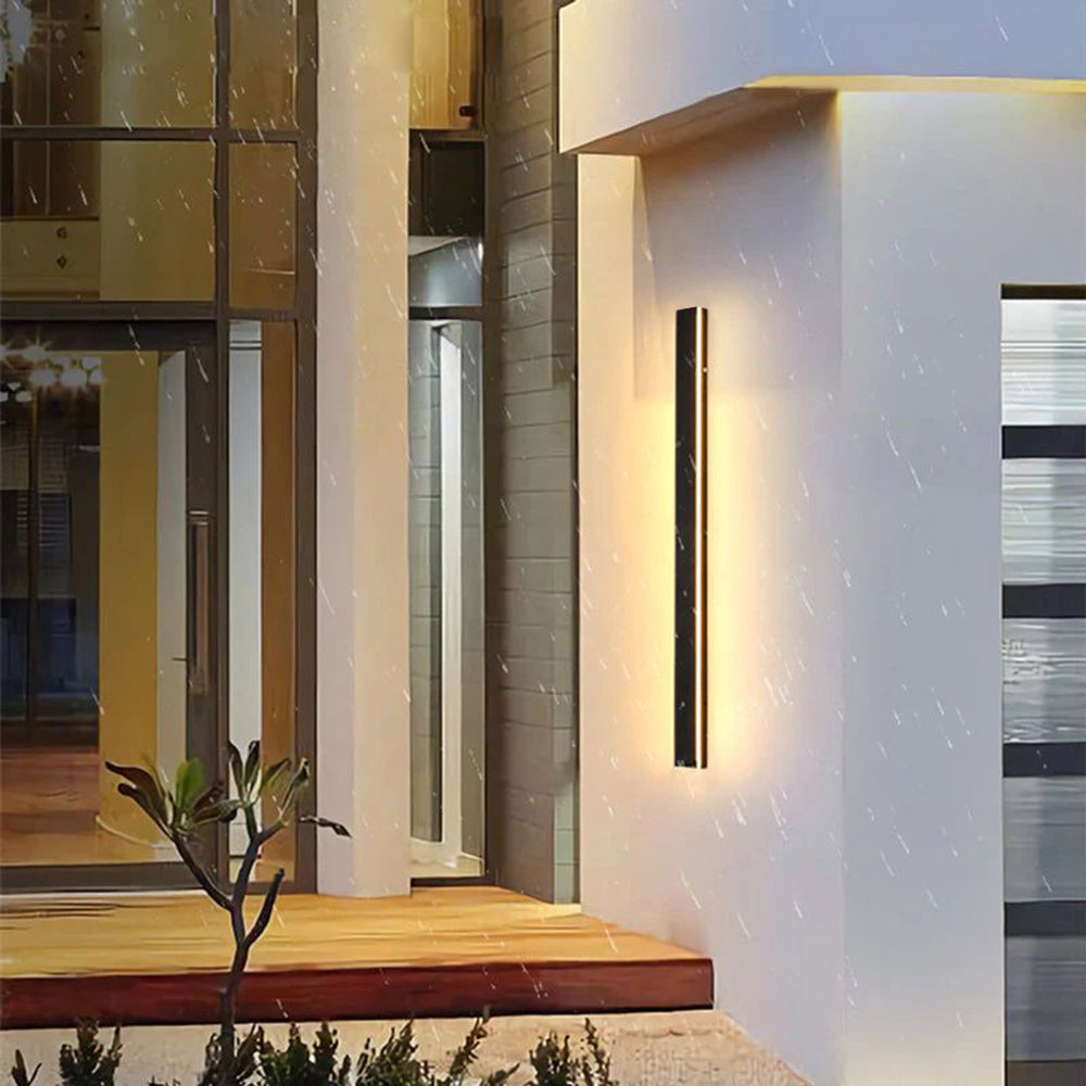 Veldrin minimalistisches, schlankes schwarzes Außen-Wandlicht aus Metall