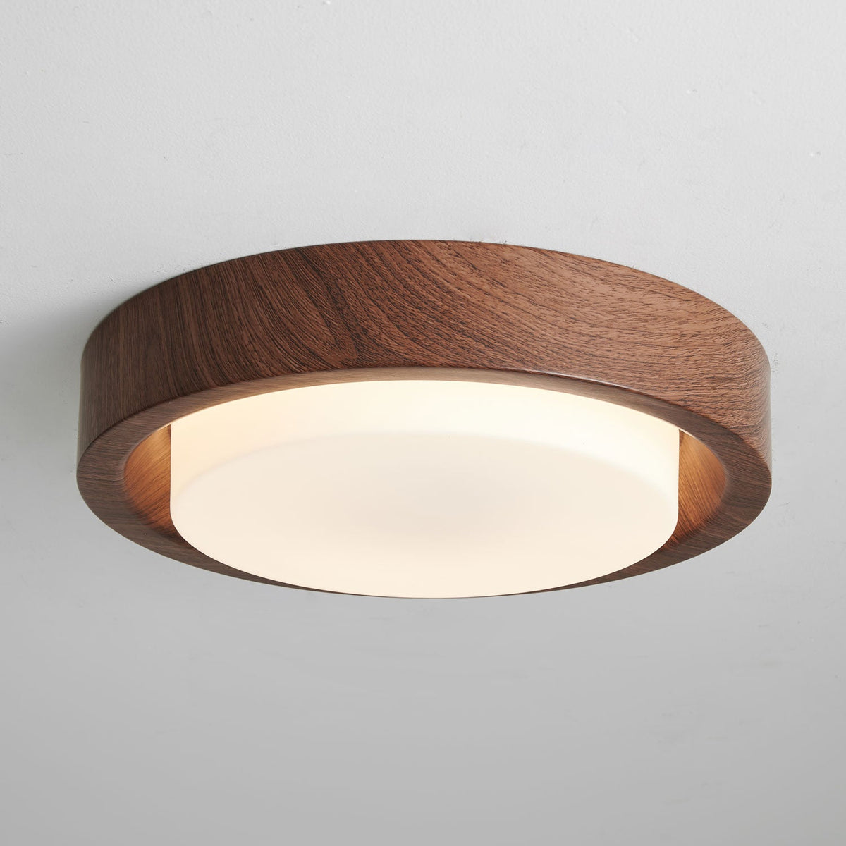 Runde Deckenleuchte aus Holz und Glas