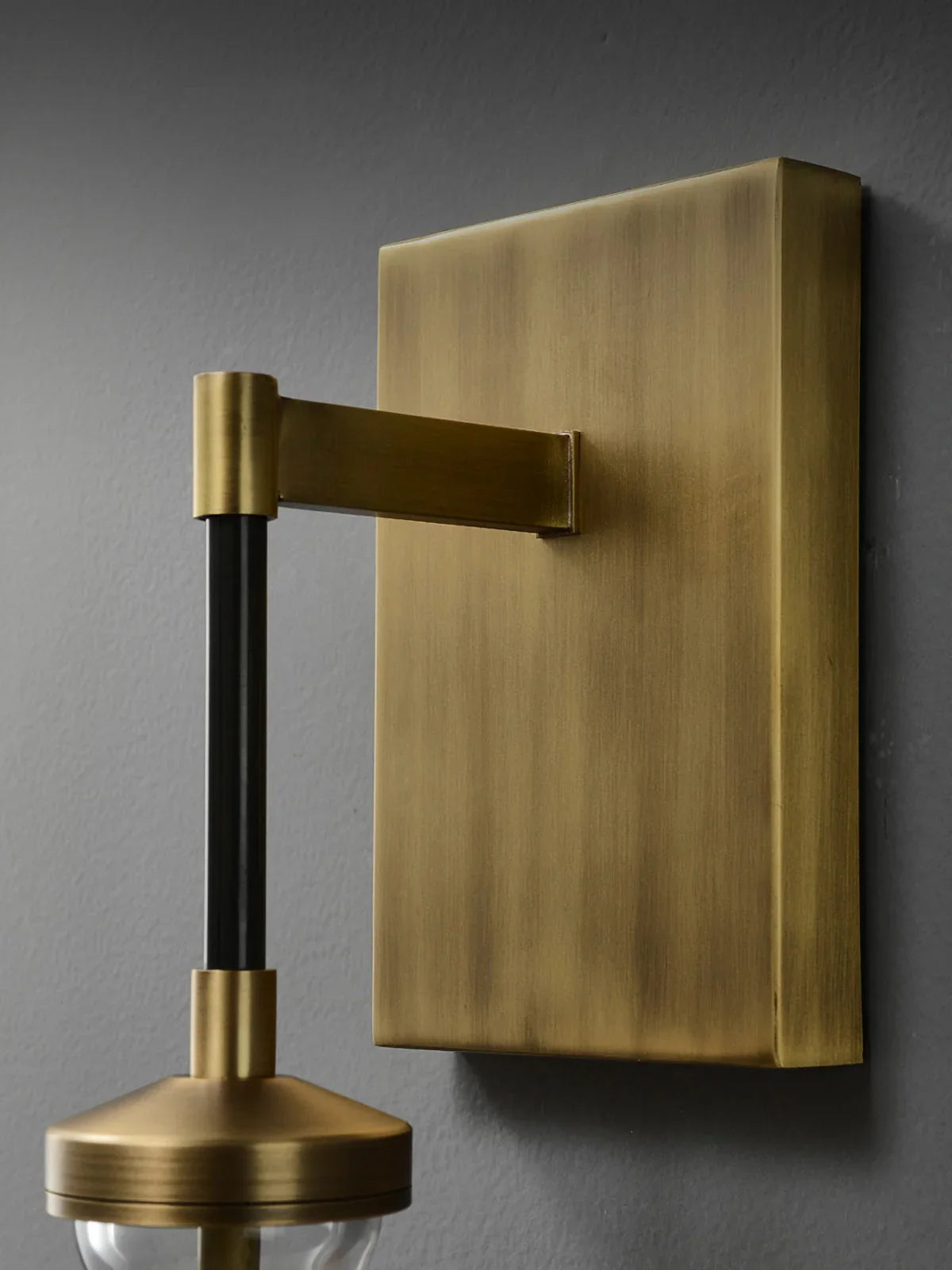 Tropfenförmige Glas-Wandleuchte