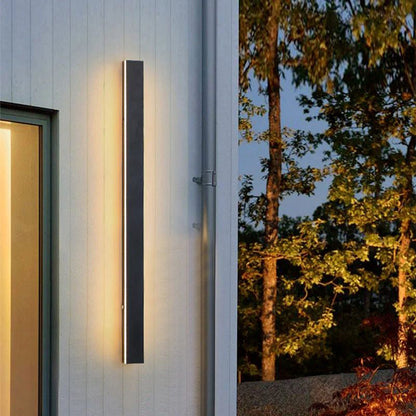 Veldrin minimalistisches, schlankes schwarzes Außen-Wandlicht aus Metall