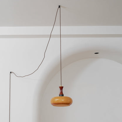 Stecker-Pendelleuchte aus Bernsteinglas