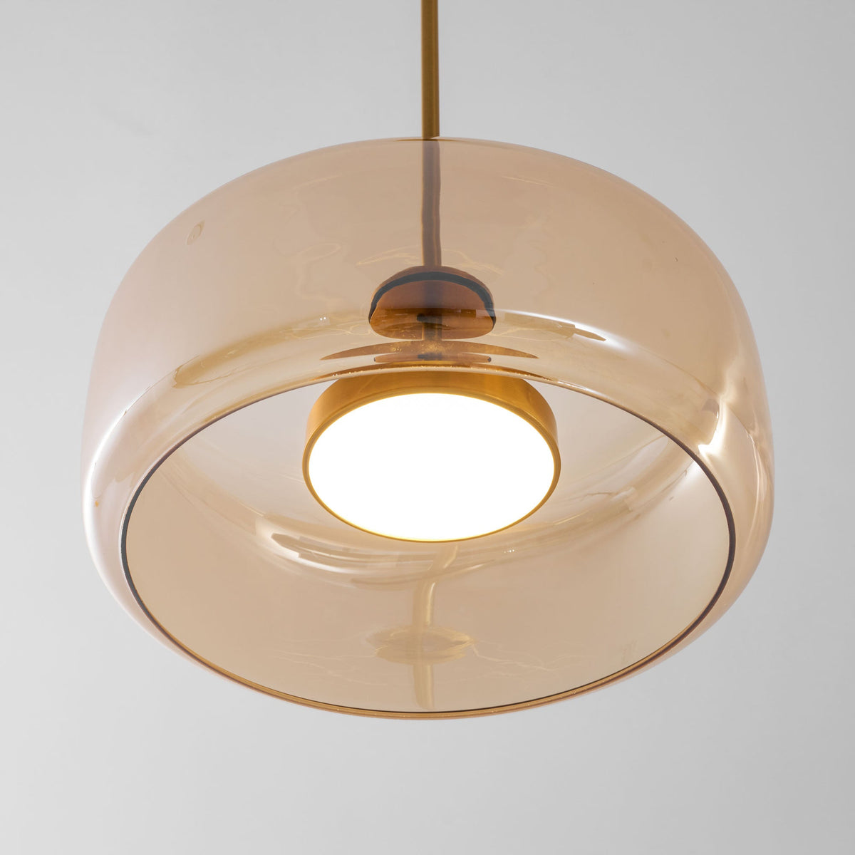Handgeblasene Pendelleuchte mit Glasglocke