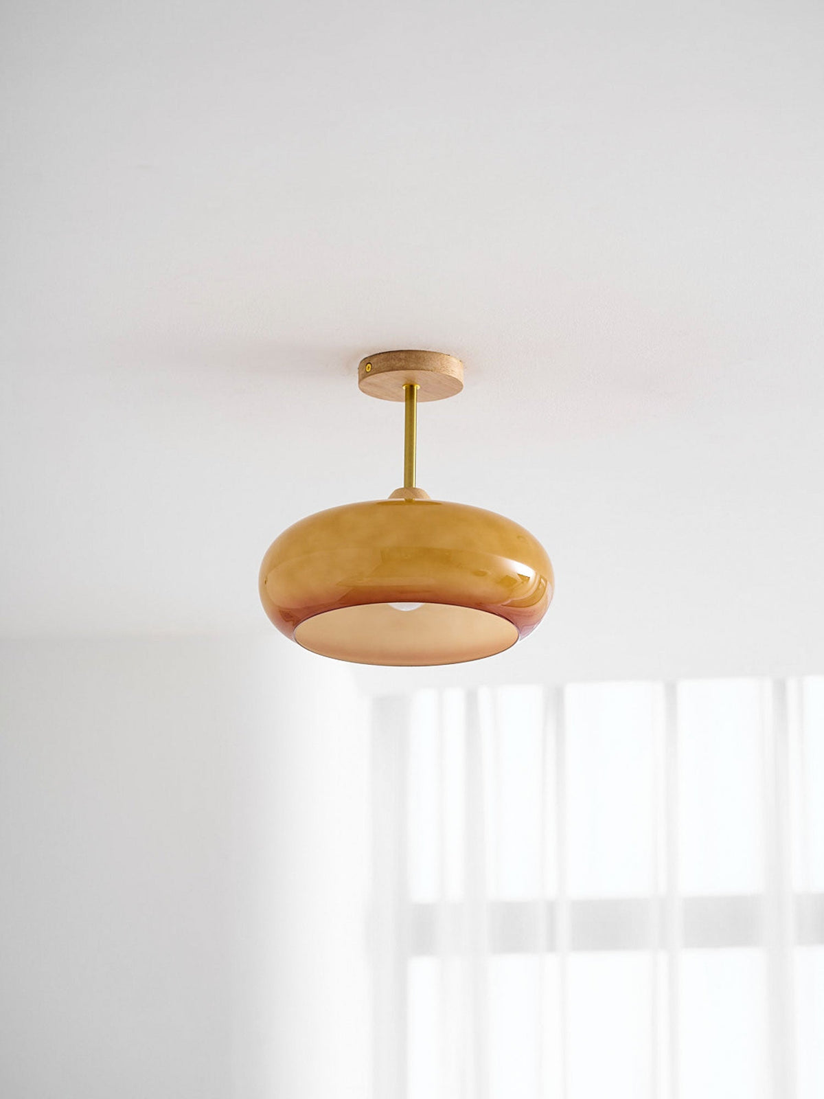 Ovale Deckenleuchte aus Glas und Holz