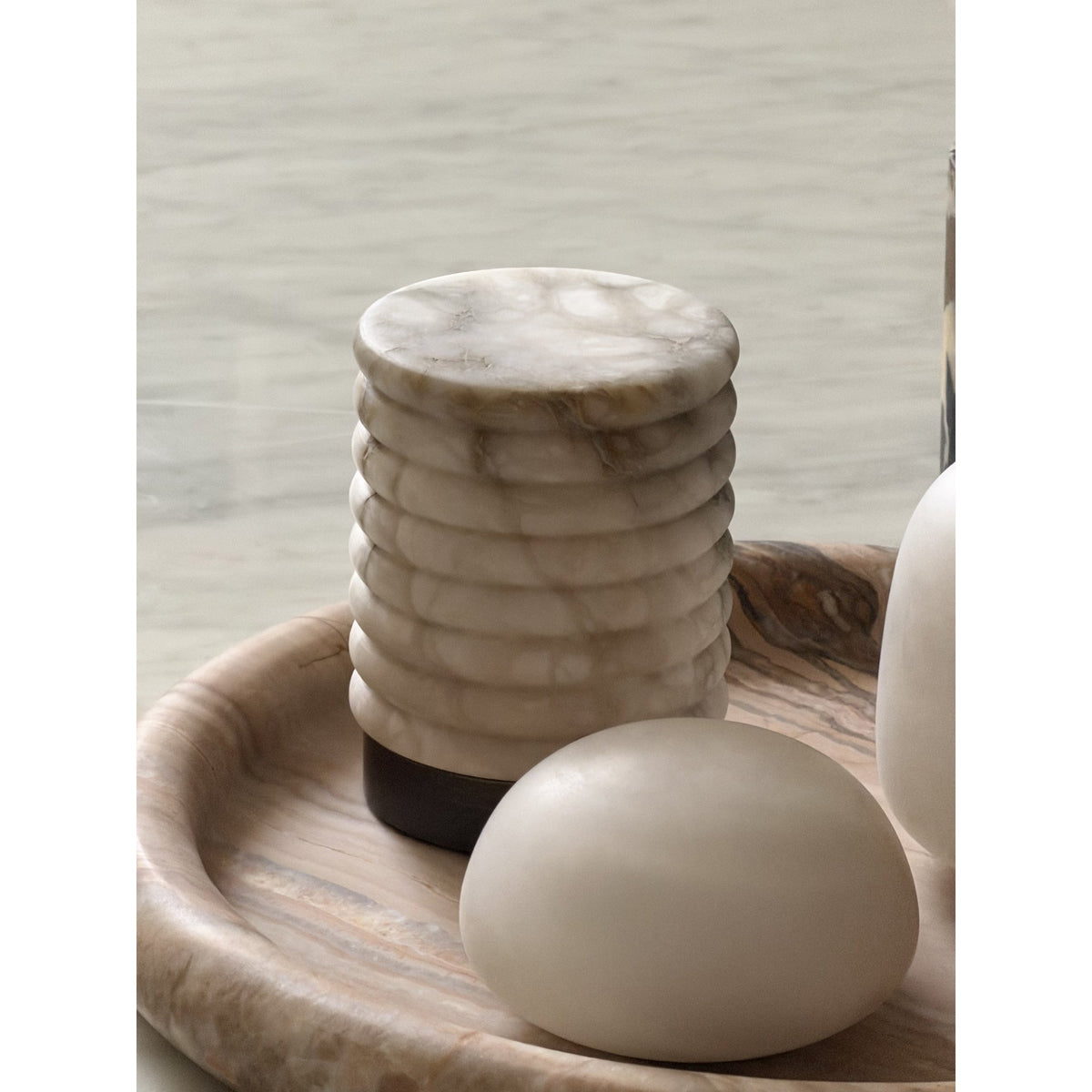 Minimalistische Alabaster-Tischleuchte Alvane
