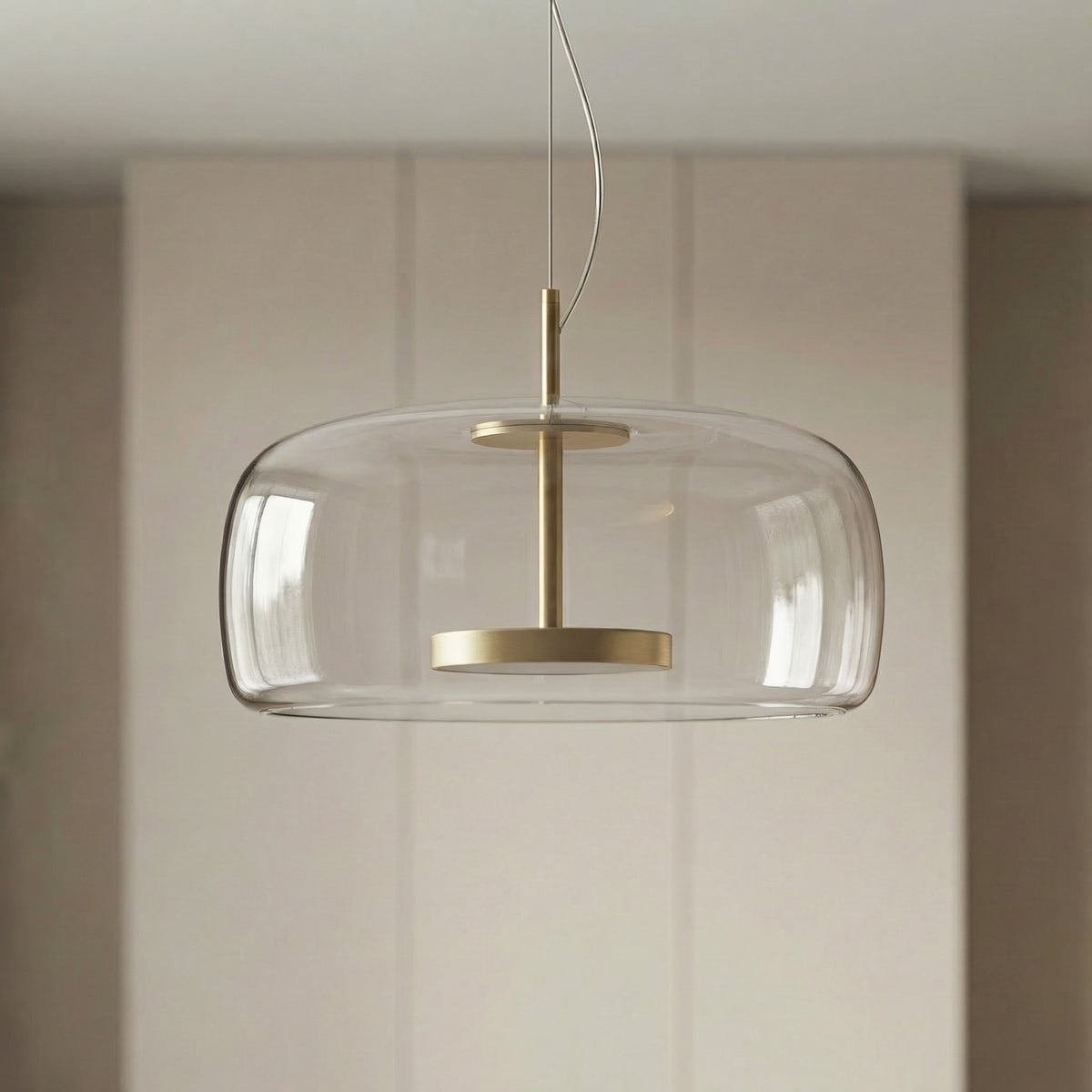 Pendelleuchte mit getöntem Glasschirm in Trommelform