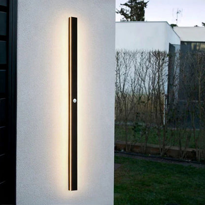 Veldrin minimalistisches, schlankes schwarzes Außen-Wandlicht aus Metall