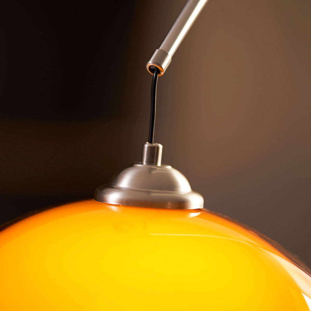 Halberon Bogen-Stehlampe aus Walnussholz