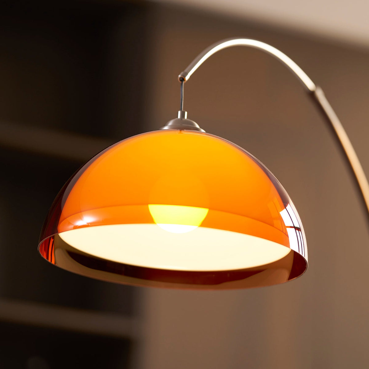 Halberon Bogen-Stehlampe aus Walnussholz