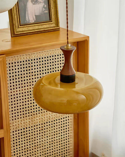 Stecker-Pendelleuchte aus Bernsteinglas
