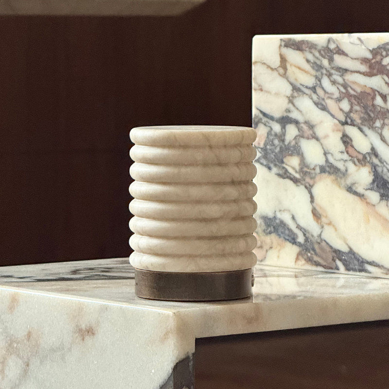 Minimalistische Alabaster-Tischleuchte Alvane