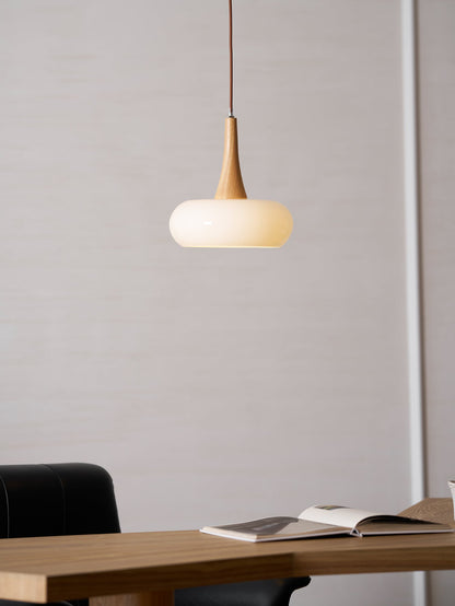 Pendelleuchte aus Kieselglas und Holz