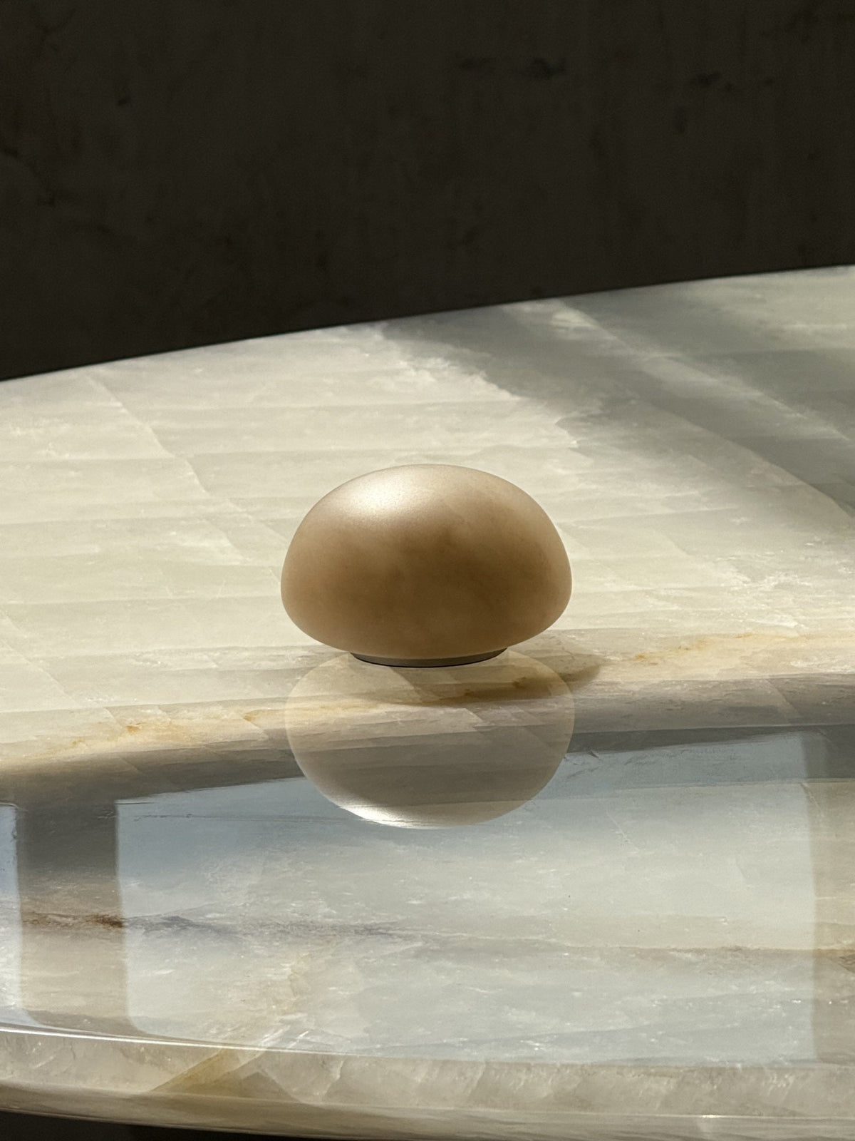 Minimalistische Alabaster-Tischleuchte Alvane
