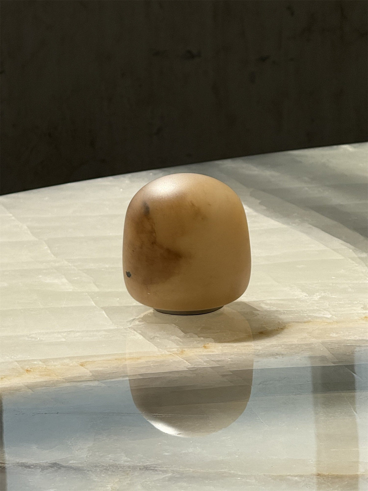 Minimalistische Alabaster-Tischleuchte Alvane
