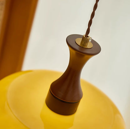Stecker-Pendelleuchte aus Bernsteinglas