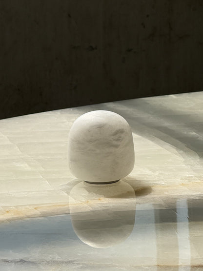 Minimalistische Alabaster-Tischleuchte Alvane