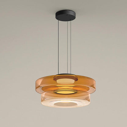Pendelleuchte mit übereinander angeordneten Glasscheiben