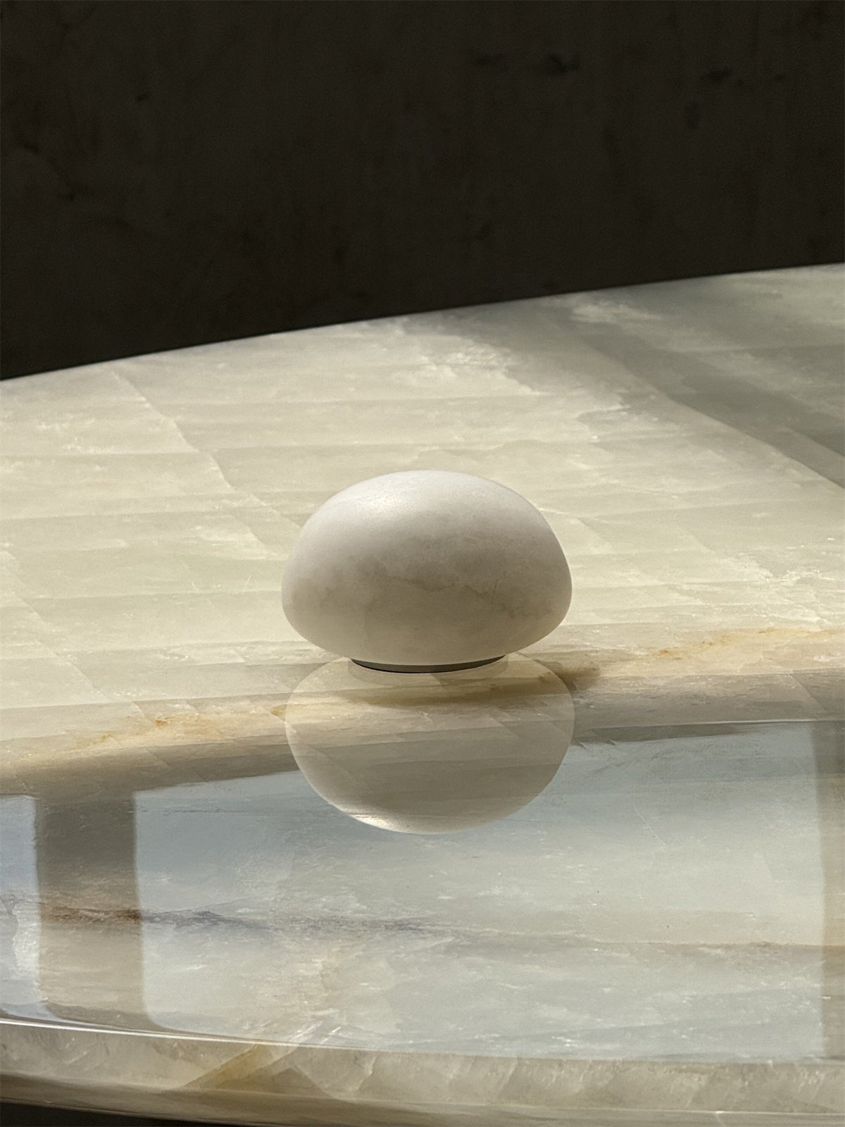 Minimalistische Alabaster-Tischleuchte Alvane