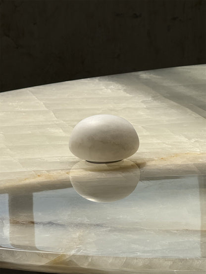 Minimalistische Alabaster-Tischleuchte Alvane
