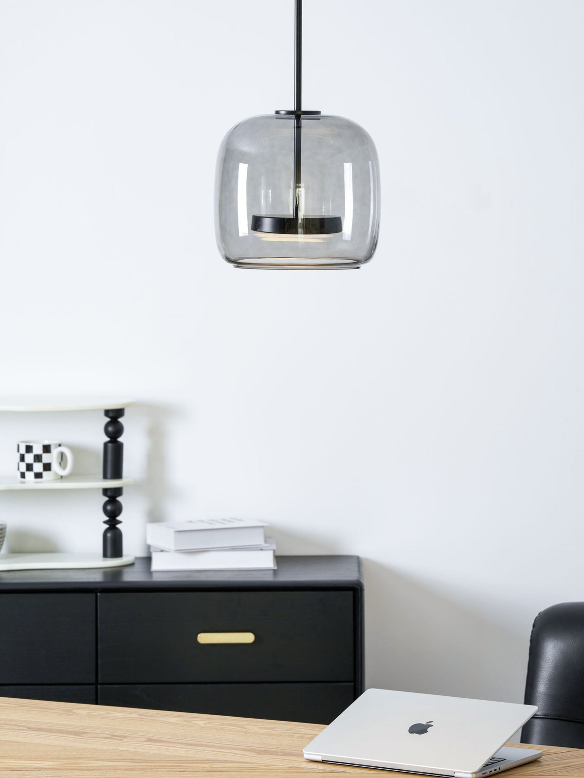 Handgeblasene Pendelleuchte mit Glasglocke