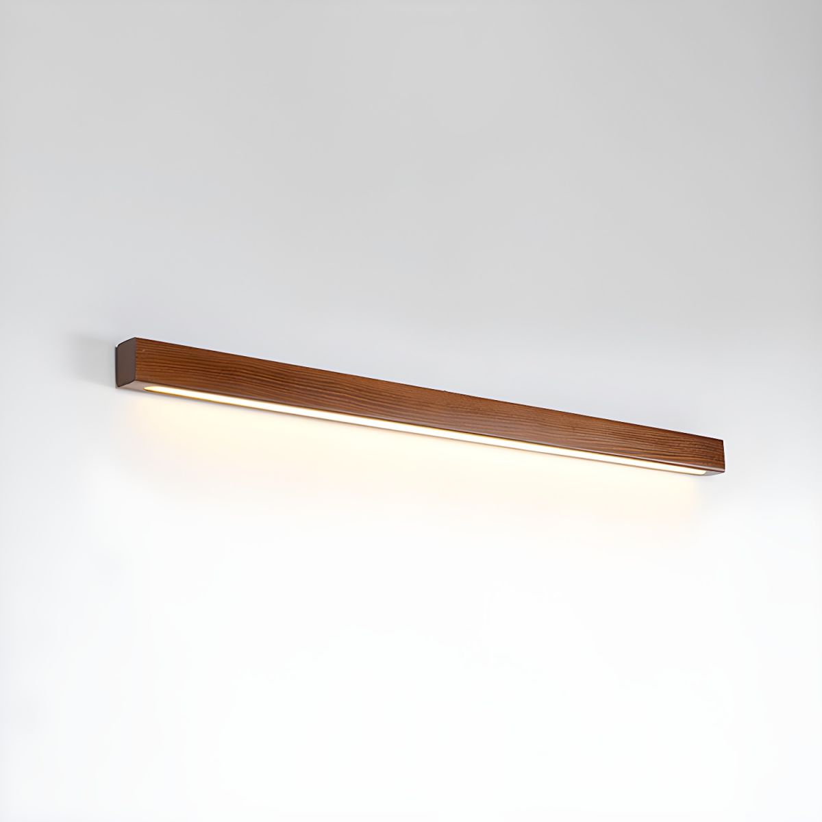 Schlanke lineare Wandleuchte aus Holz