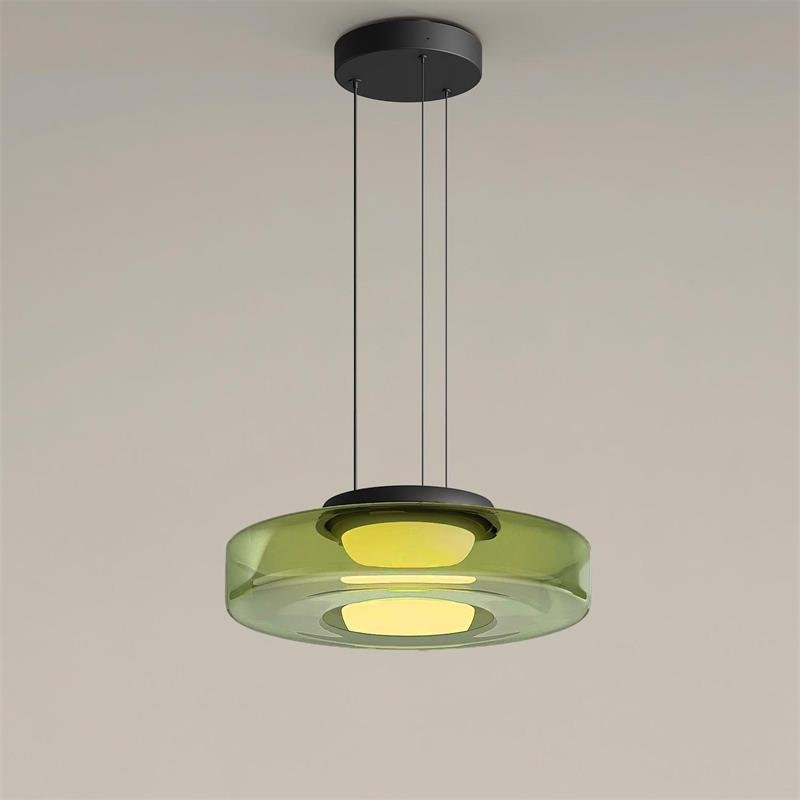 Pendelleuchte mit übereinander angeordneten Glasscheiben