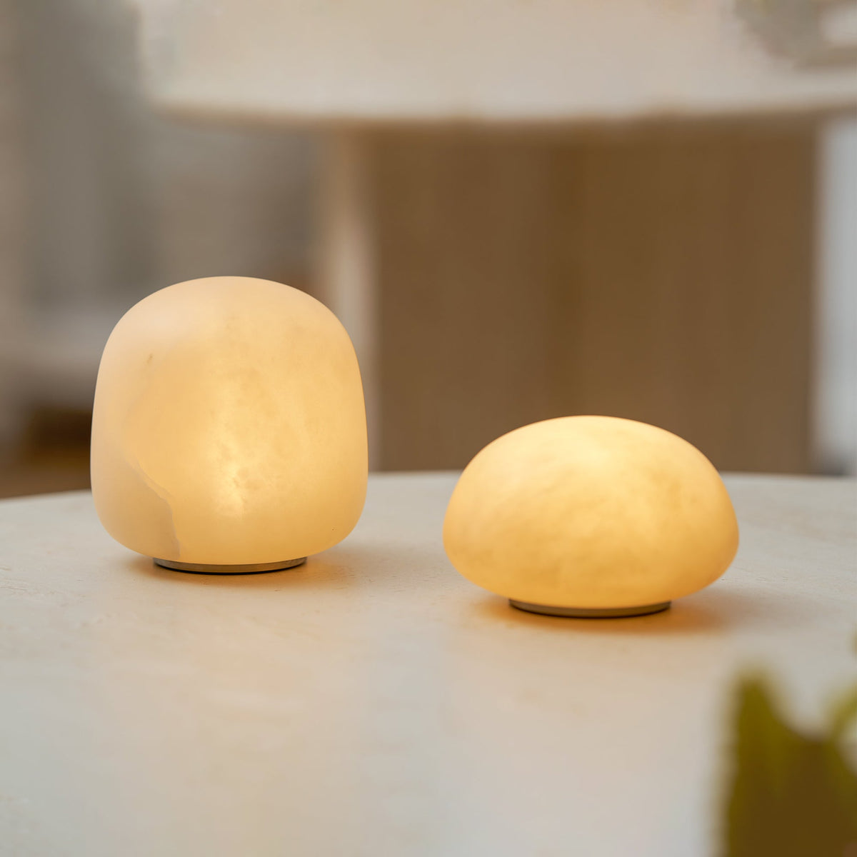 Minimalistische Alabaster-Tischleuchte Alvane