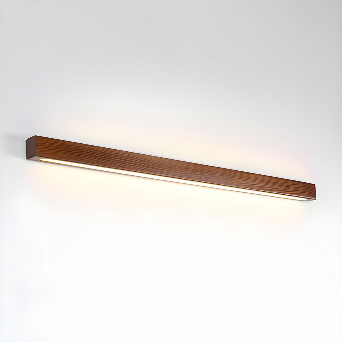 Schlanke lineare Wandleuchte aus Holz