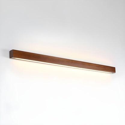 Schlanke lineare Wandleuchte aus Holz