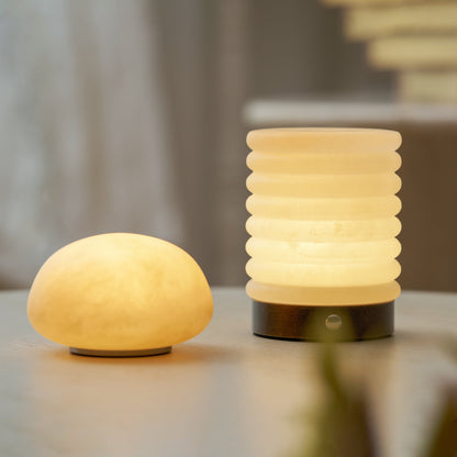 Minimalistische Alabaster-Tischleuchte Alvane