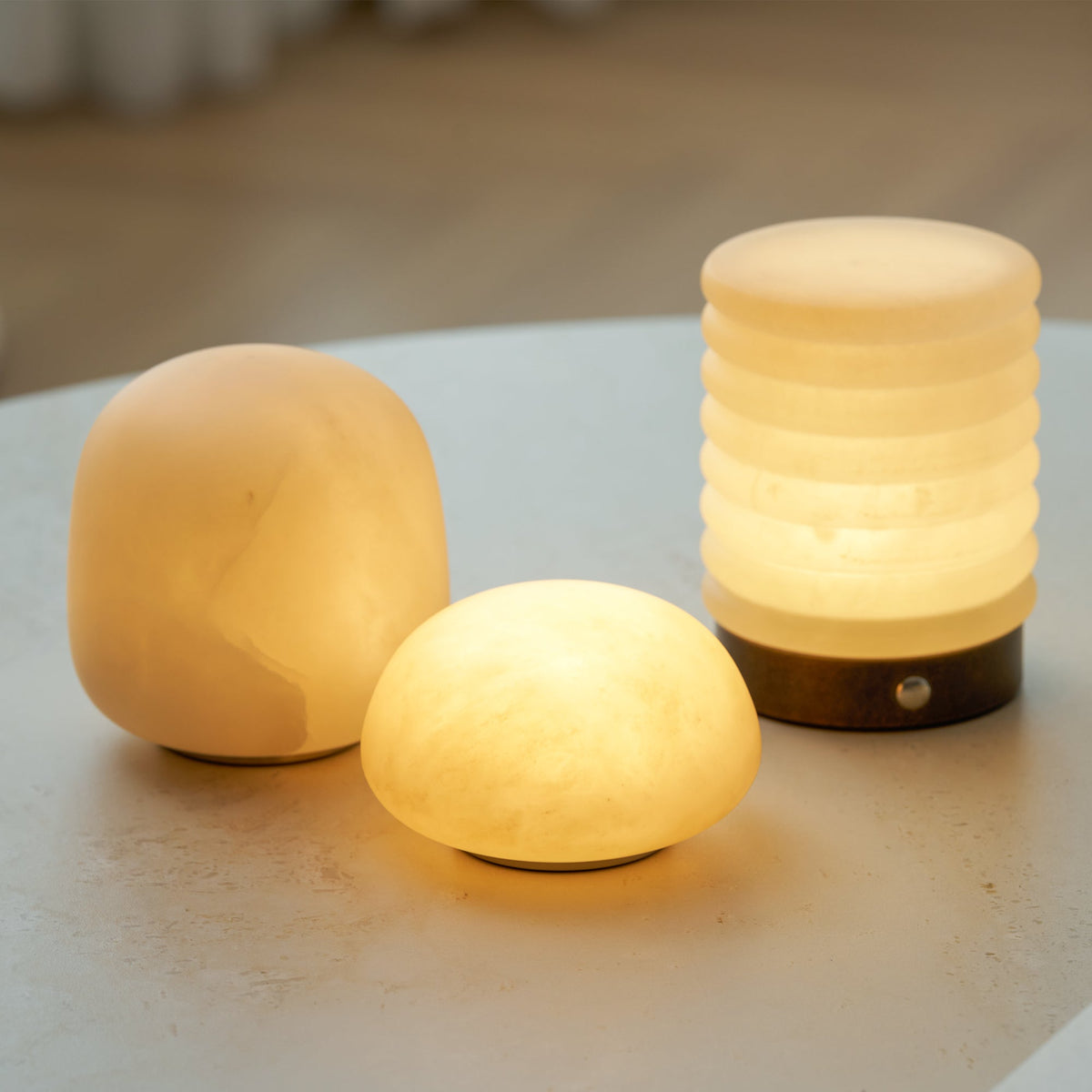 Minimalistische Alabaster-Tischleuchte Alvane