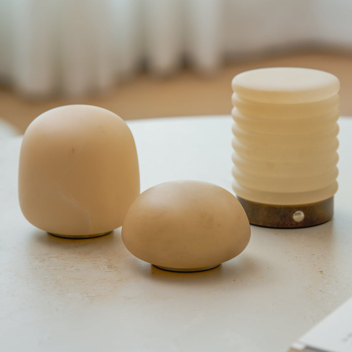 Minimalistische Alabaster-Tischleuchte Alvane