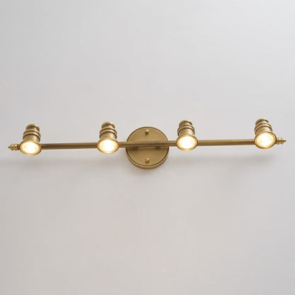Wandleuchte mit linearem Messingstrahler