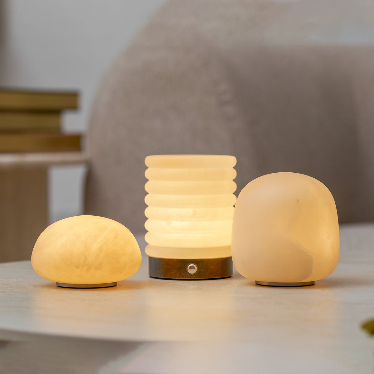 Minimalistische Alabaster-Tischleuchte Alvane