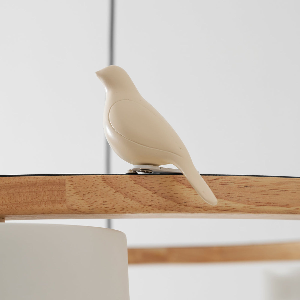 Runder hölzerner Vogel-Kronleuchter