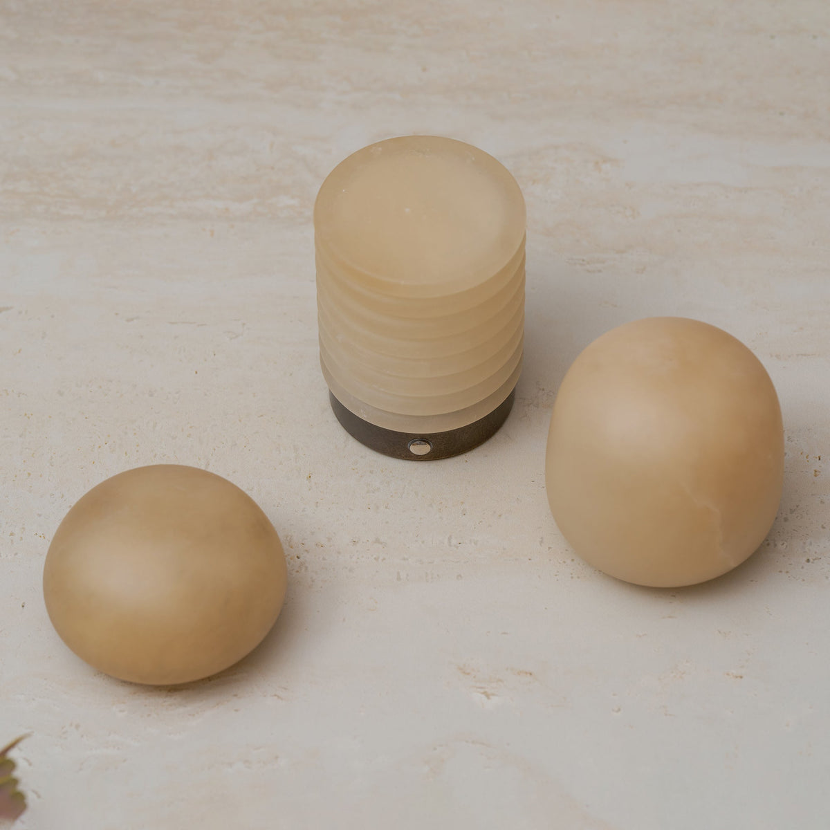 Minimalistische Alabaster-Tischleuchte Alvane