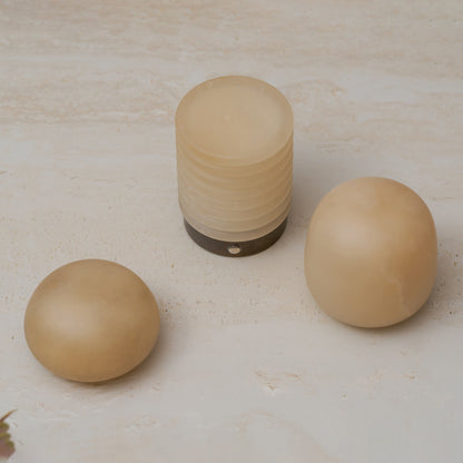 Minimalistische Alabaster-Tischleuchte Alvane