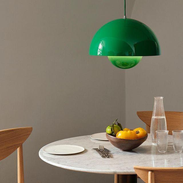 Zweiflammige Metall-Pendelleuchte mit Kuppelschirmen
