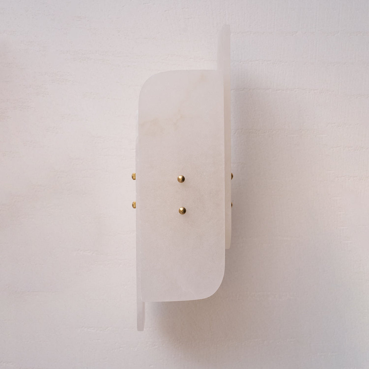 Skulpturale Alabaster-Wandleuchte