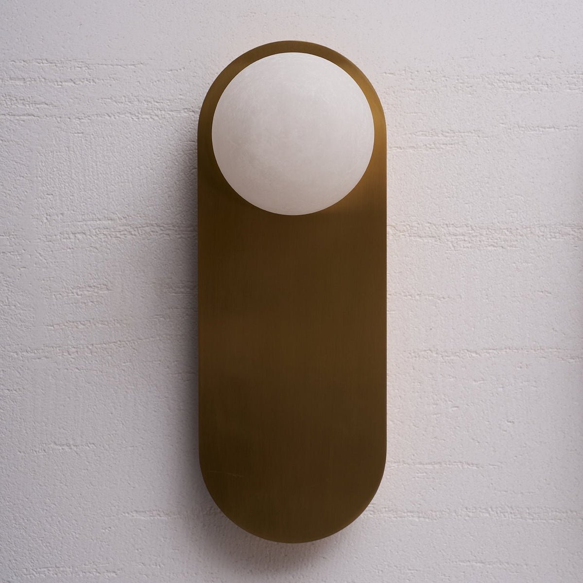 Skulpturale Alabaster-Wandleuchte