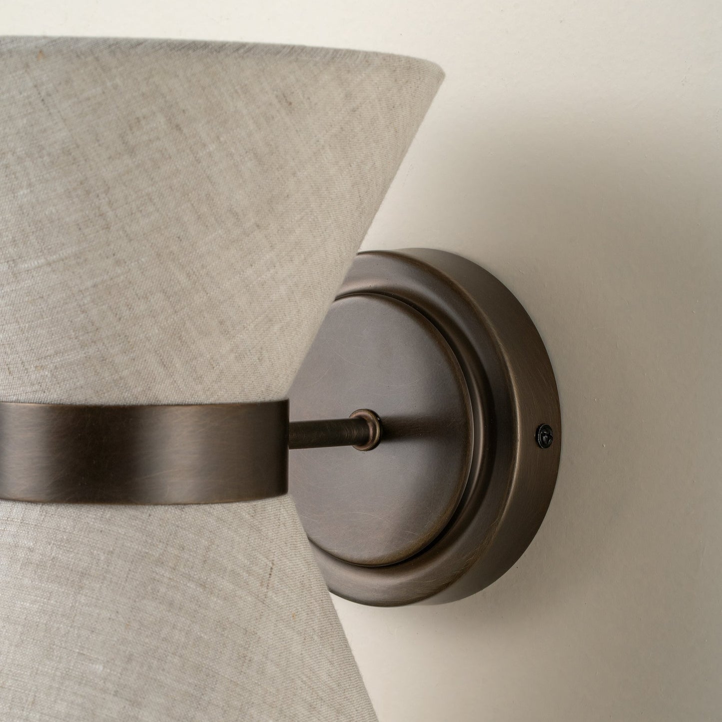 Bronze- und Leinen-Wandleuchte