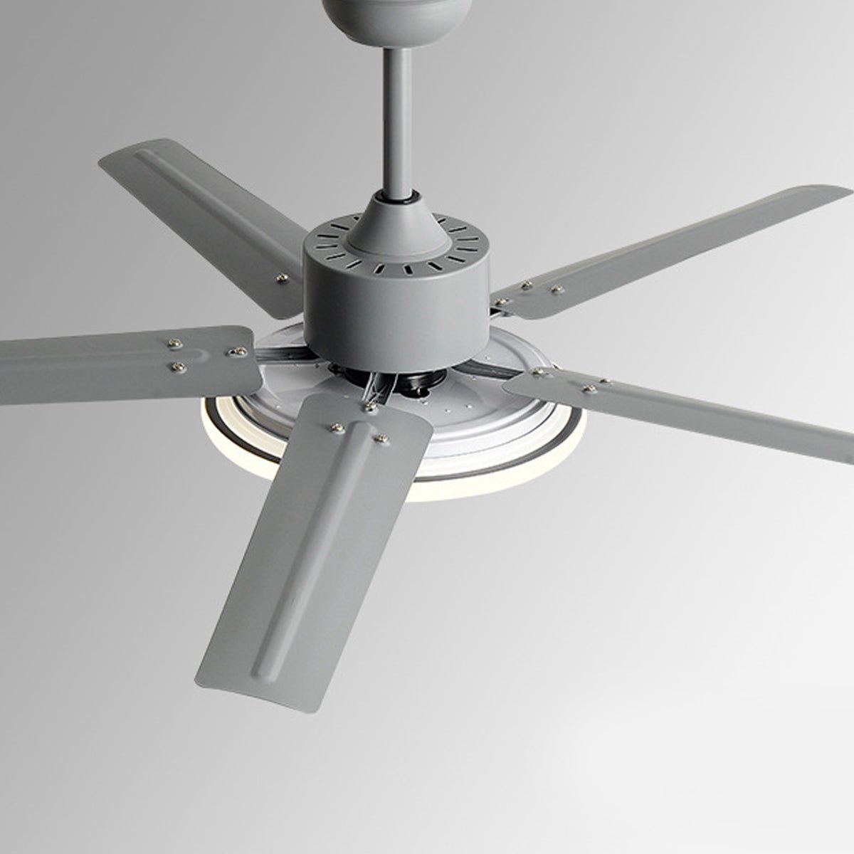 Moderner LED-Deckenventilator mit 5 Flügeln und Licht