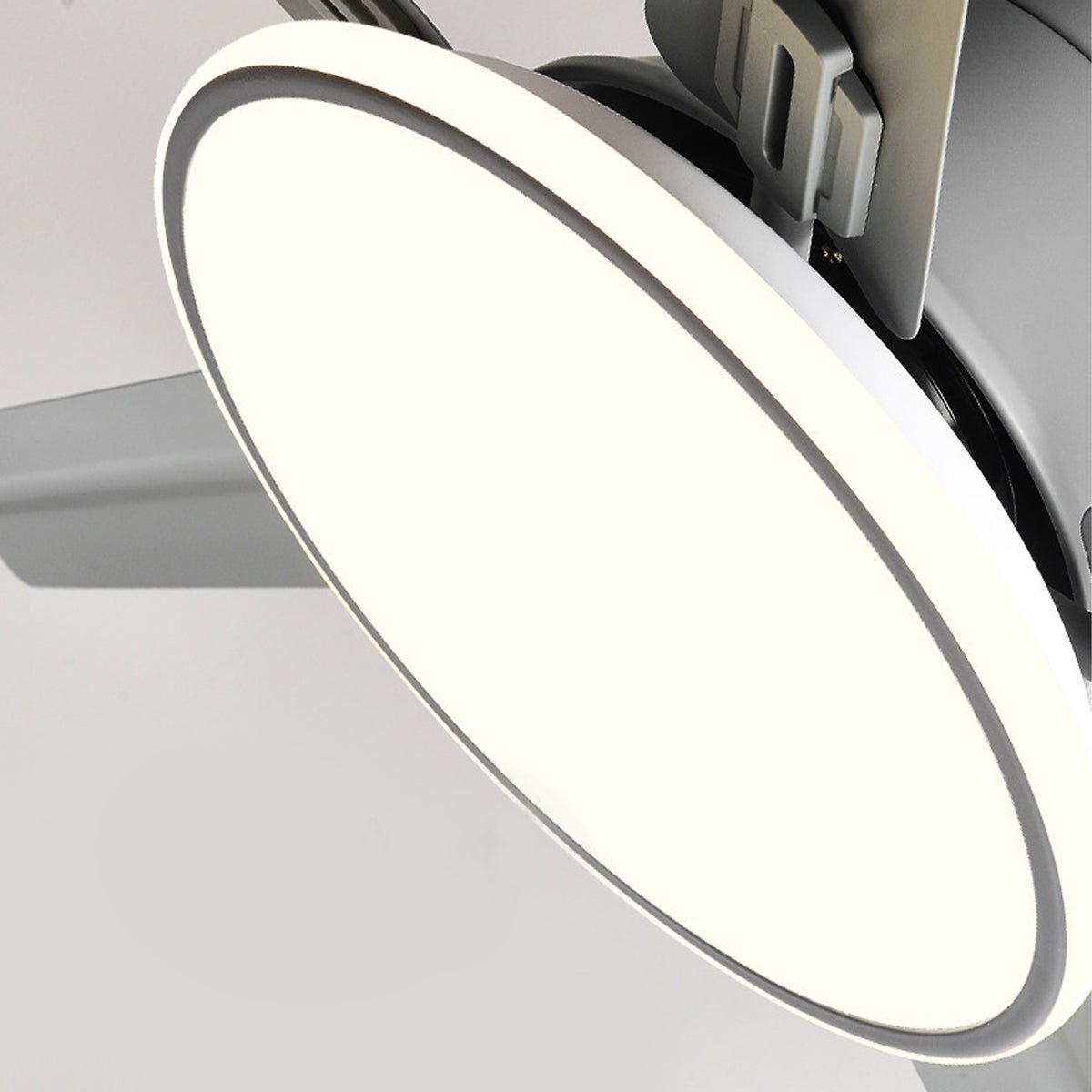 Moderner LED-Deckenventilator mit 5 Flügeln und Licht